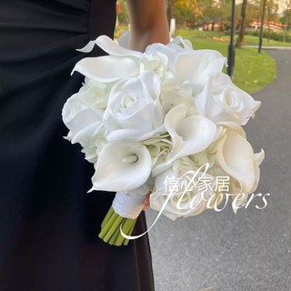 Bó hoa cưới cầm tay cô dâu phối hoa tú cầu, hoa hồng và hoa rum trắng nhân tạo bó dáng tròn R562