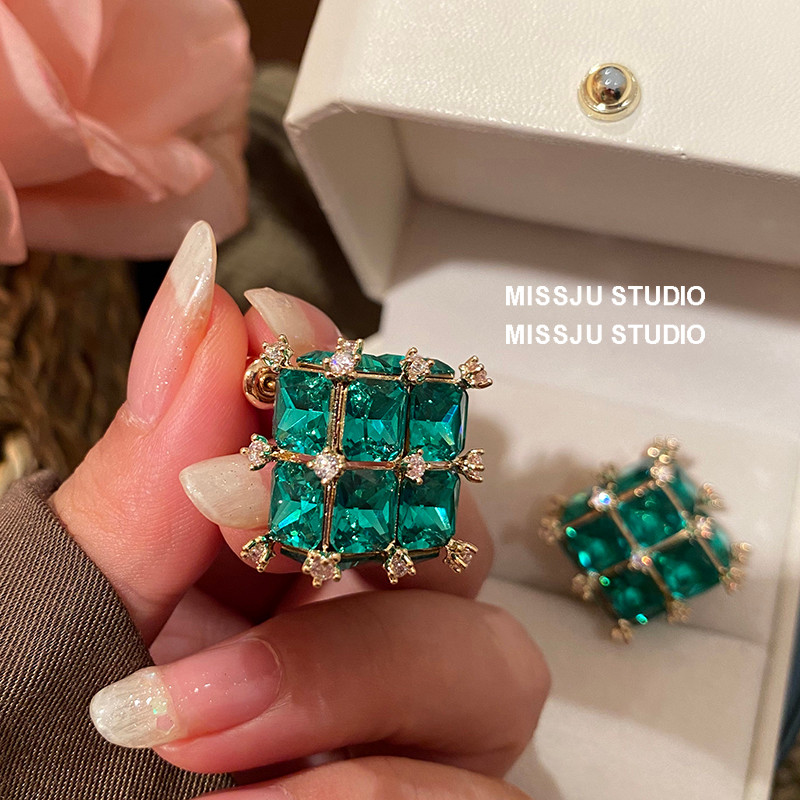 Bông tai khí chất thanh lịch hình vuông Zircon sang trọng mới
