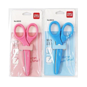Kéo học sinh bọc nhựa Deli 6023.