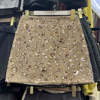 ▲ chân váy chữ a dáng ngắn cạp cao ▲ Thời trang ba chiều sequin trang trí váy ngắn nữ mùa xuân mới lưng cao thon gọn khí chất hông