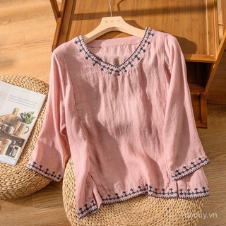 2025 Áo blouse thêu cotton lanh tay ba phần tư cổ V phong cách dân tộc nghệ thuật retro cho phụ nữ mùa hè