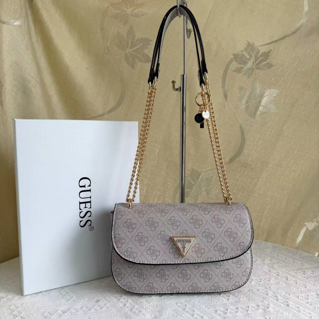 Túi đeo vai dây chuyền nữ GUESS Túi yên ngựa in hình thời trang