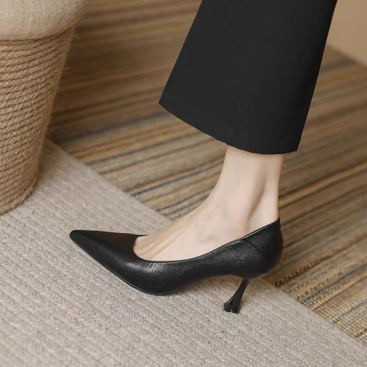 Thời trang tất cả các trận đấu kiểu mới siêu ổn định không mệt mỏi Giày cao gót gót nhọn PU màu đen mũi nhọn da mềm đi làm đi làm giày đơn chuyên nghiệp giá bán buôn nhà máy
