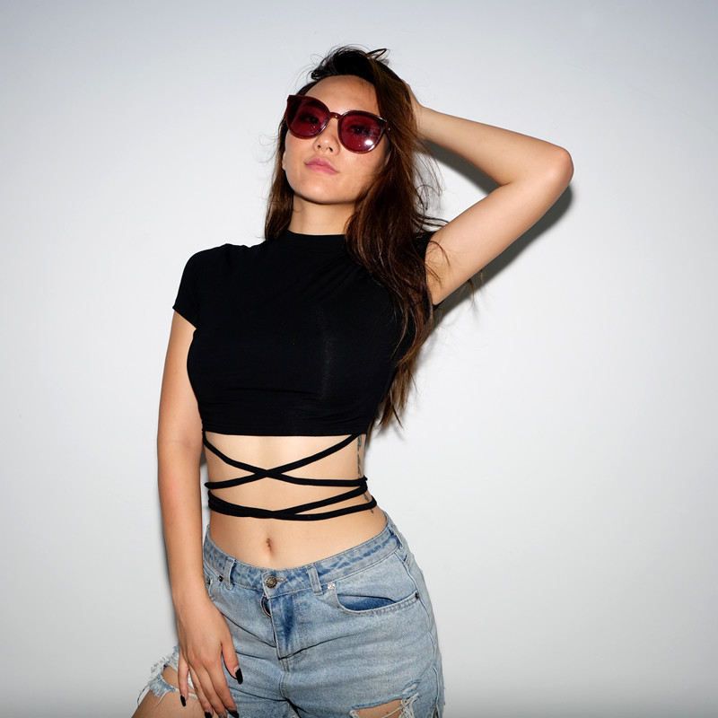 Áo crop top nữ mùa hè có cà vạt đen và áo thun ngắn tay gợi cảm