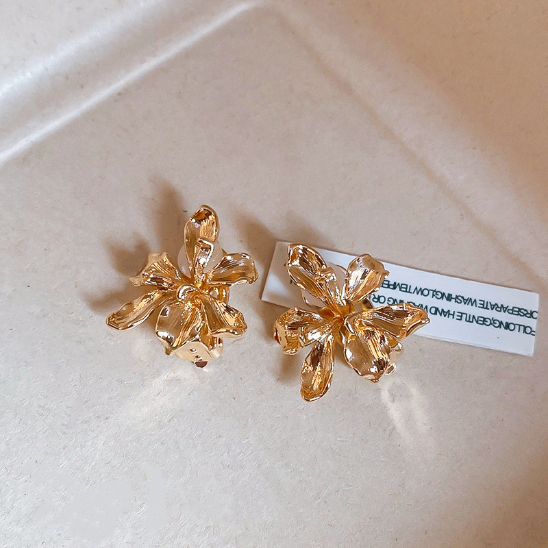 [Jewbeauty] Kẹp tai hoa kim loại gió lạnh không lỗ cảm giác cao cấp tất cả các bông tai phù hợp Thời trang khí chất nhẹ sang trọng Bông tai đơn giản bán buôn