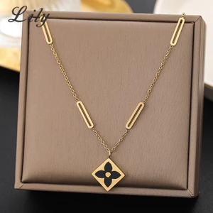 Vòng cổ hoa nhỏ vuông thời trang Tính khí nữ Mặt dây chuyền phù hợp không phai màu