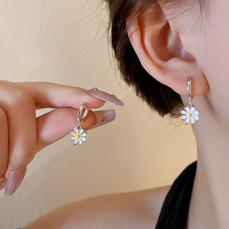 Bông tai hoa cúc nhỏ dành cho nữ Bông tai nữ thời trang ngắn