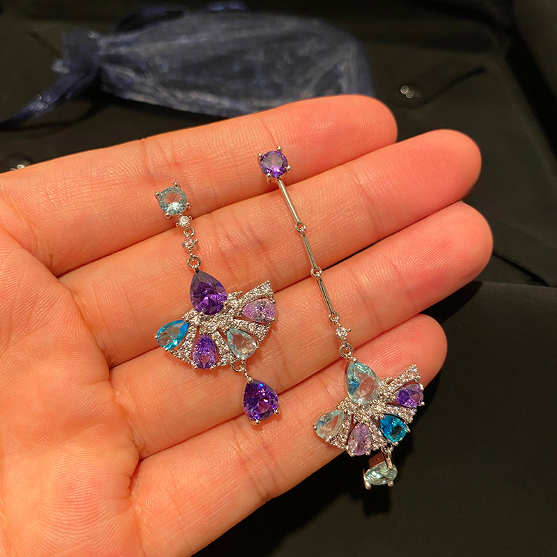 Bông tai tua rua bất đối xứng Zircon đầy màu sắc