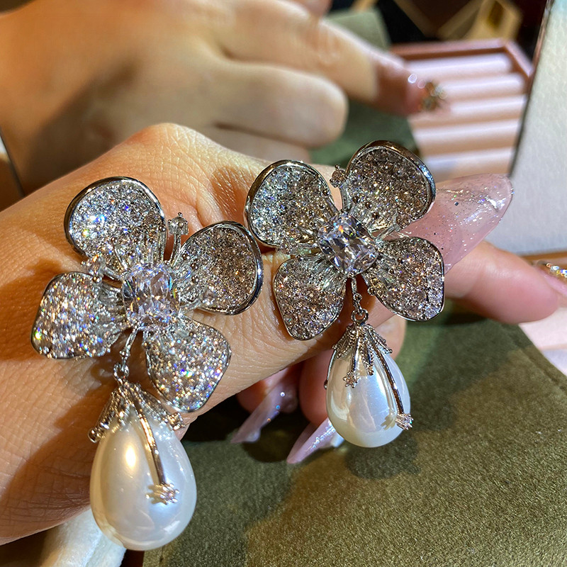 Bông tai tinh tế hình ngọc trai Zircon Bông tai tinh tế sang trọng
