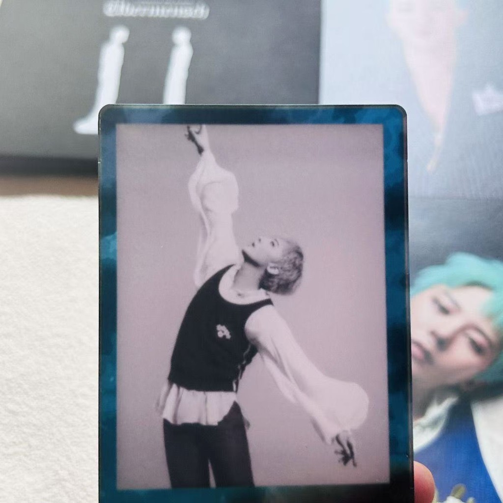Bộ bưu thiếp lưu diễn thế giới G-DRAGON Übermensch 2025