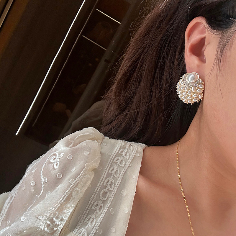 Bông tai ngọc trai thời trang mới Bông tai tròn sang trọng nhẹ nhàng