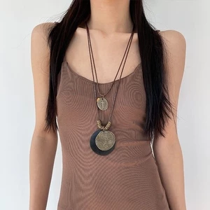 Dây chuyền áo len gỗ phong cách rừng, phụ kiện vintage, phong cách Trung Quốc, dây chuyền dài với mặt dây chuyền tròn xếp chồng nhiều lớp, phong cách dân tộc URQQ