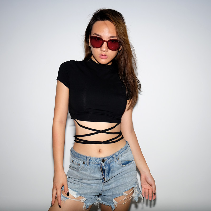 Áo crop top nữ mùa hè có cà vạt đen và áo thun ngắn tay gợi cảm