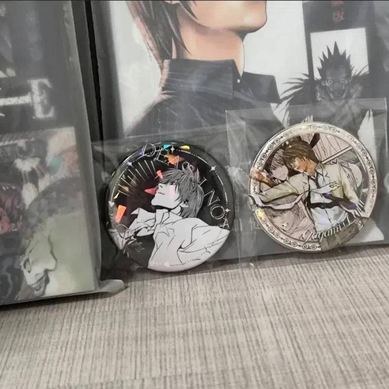 Huy hiệu Death Note 58mm Laser-Enamel – Có đèn Yagami & L, Pin sắt chất lượng cao, Anime sưu tập, Quà tặng hoàn hảo cho người hâm mộ
