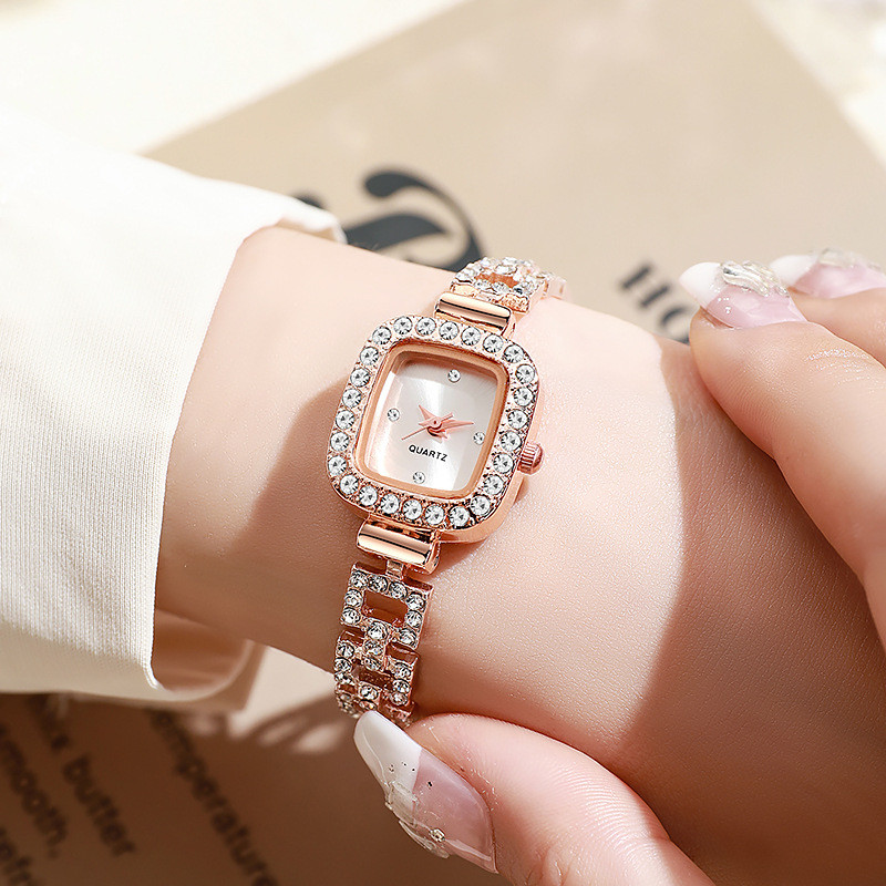 Đồng hồ nữ thời trang với vòng tay rỗng dát kim cương Đồng hồ thạch anh nữ vuông