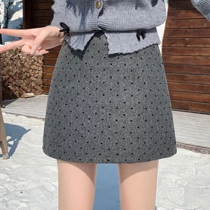 Váy len chấm bi nữ mùa thu đông 2026 Phong cách mới Tính khí phong cách Hàn Quốc Slim-fit Slimmer Look Váy ngắn có quấn hông 1 V250220234