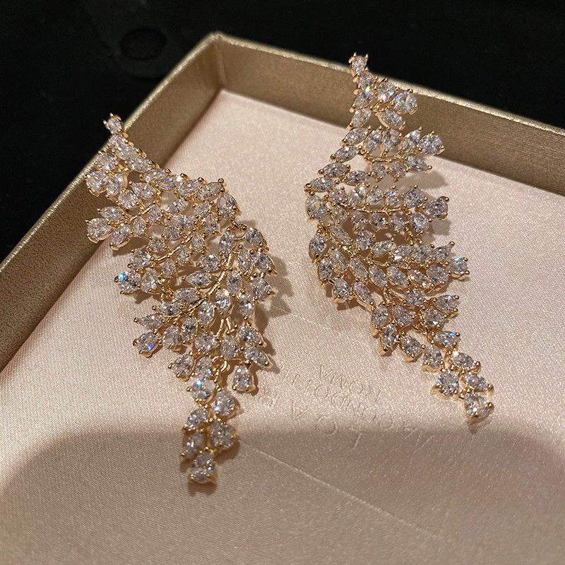 Bông tai tua rua cánh Zircon vàng thời trang