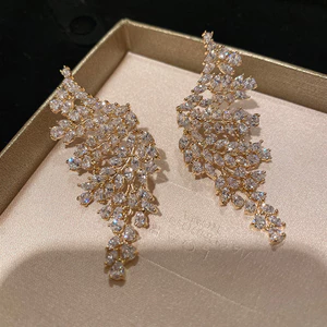 Bông tai tua rua cánh Zircon vàng thời trang