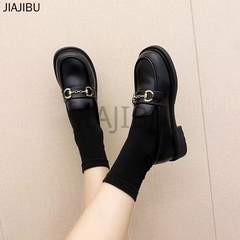 Size 35-43 Giày Da Nhỏ Mũi Tròn Thông Thường Kiểu Anh Có Gót Dày Giày Nữ Cỡ Lớn 42 Giày Lười Slip-on Giày Đi Học Màu Đen Korean Fashion Platform Lolita Mary Jane Shoes Retro JK Uniform Cosplay Doll Shoes Giày Công Chúa Đen Mờ Nhật Bản Giày Khiêu Vũ