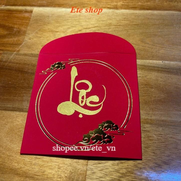 Bao lì xì tết viết thư pháp chữ theo yêu cầu, nét chữ nhũ sang trọng, mang lại may mắn cho ngày tết.