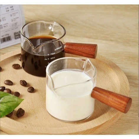 Cốc Rót Sữa/ Cà Phê/Matcha, Tay Cầm Cán Gỗ, Cốc Thủy Tinh 75ml Có Chia Vạch - Pha Chế Chuyên Nghiệp