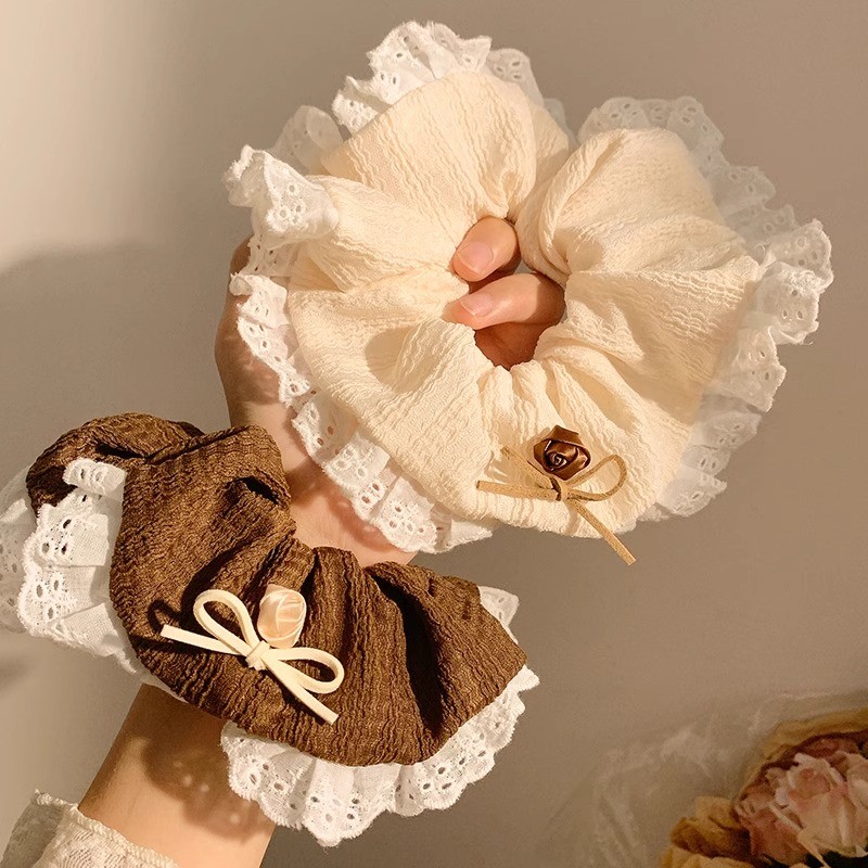 Dây Buộc Tóc Scrunchies Viền Ren Đính Nơ Hoa Hồng Style Retro Pháp Phụ Kiện Tóc Nữ Empoli