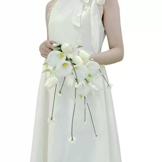 Bó hoa cưới cầm tay cô dâu từ hoa rum và tulip dáng giọt nước R245