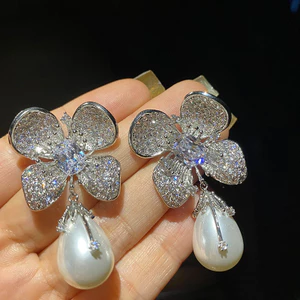 Bông tai tinh tế hình ngọc trai Zircon Bông tai tinh tế sang trọng
