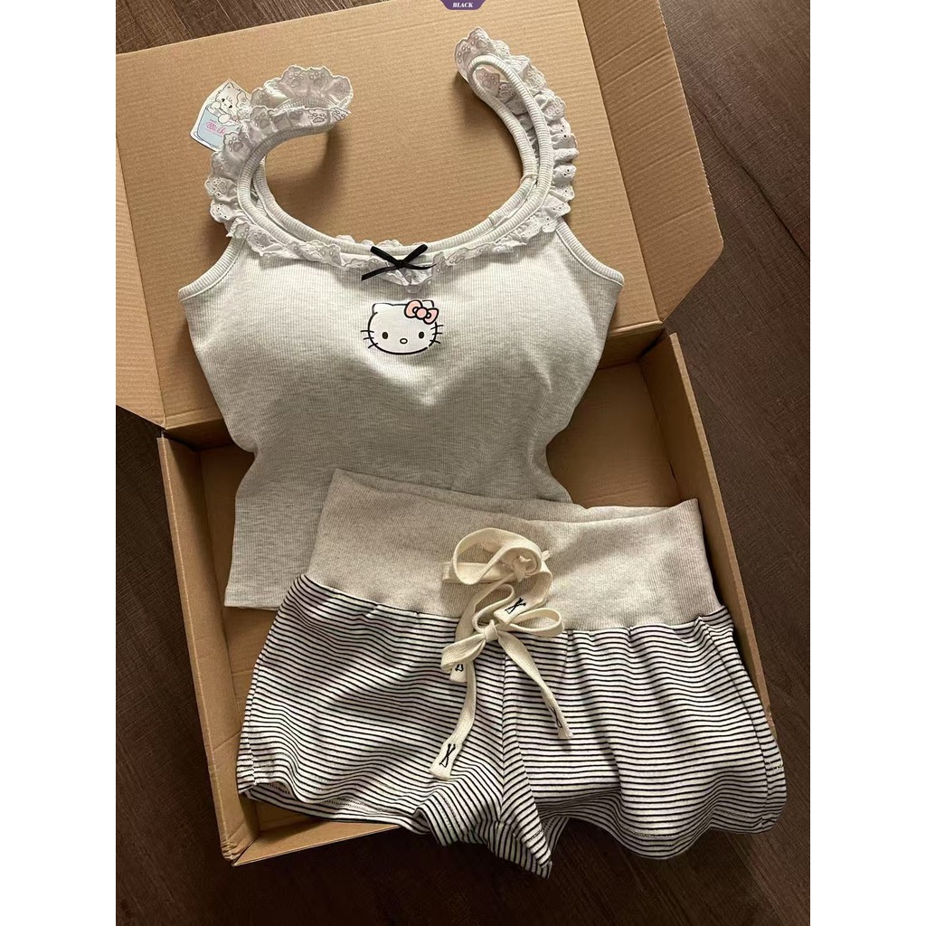 Bộ đồ ngủ hở ngực in hình Hello Kitty dễ thương Bộ đồ ngủ nữ mùa hè 2025 Bộ quần short sọc mới [BL]