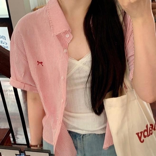 Áo mi kẻ sọc tay ngắn thêu nơ xinh xắn A20 Nữ Top Women thường áo cánh & áo mi somitim sơ minu
