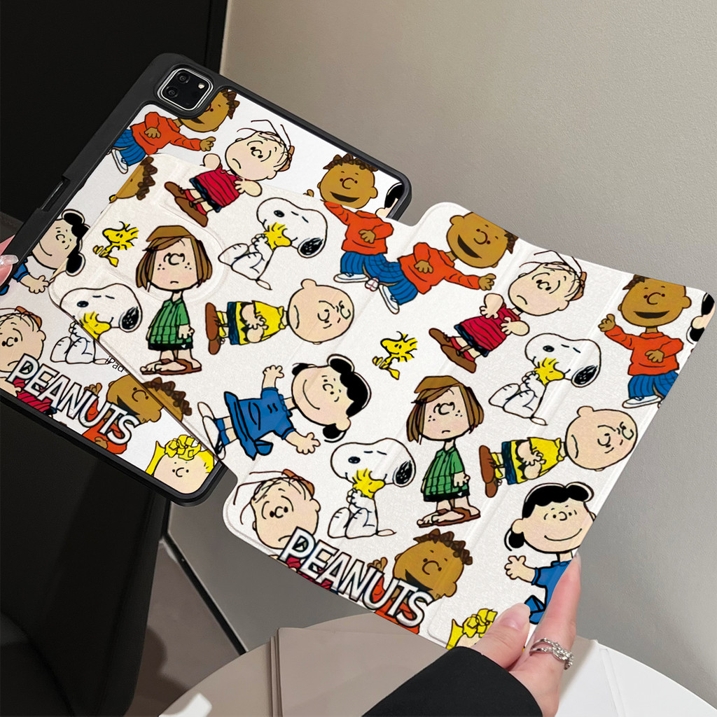 Vỏ Snoopy xoay 360 độ gen7 gen8 gen9 10.2 hộp đựng cho iPad2024 air6 11inch 20 / 21Pro11Air3 / 4 / 5 10.9 gen10 2022 Air1 / 2 gen5 gen6 9.7 Vỏ bảo vệ có khe cắm bút