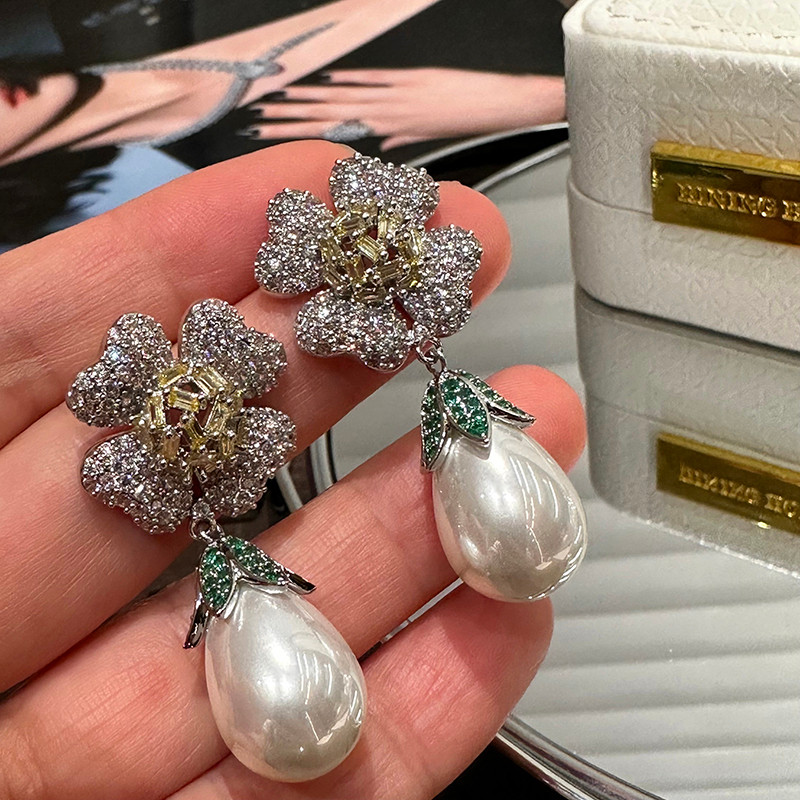 Bông tai ngọc trai hoa Zircon sang trọng thời trang
