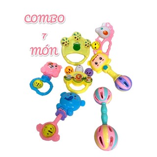 Bộ đồ chơi lục lạc, xúc xắc 7 món cầm tay hình các nhân vui nhộn dành cho bé, giúp bé tập cầm nắm