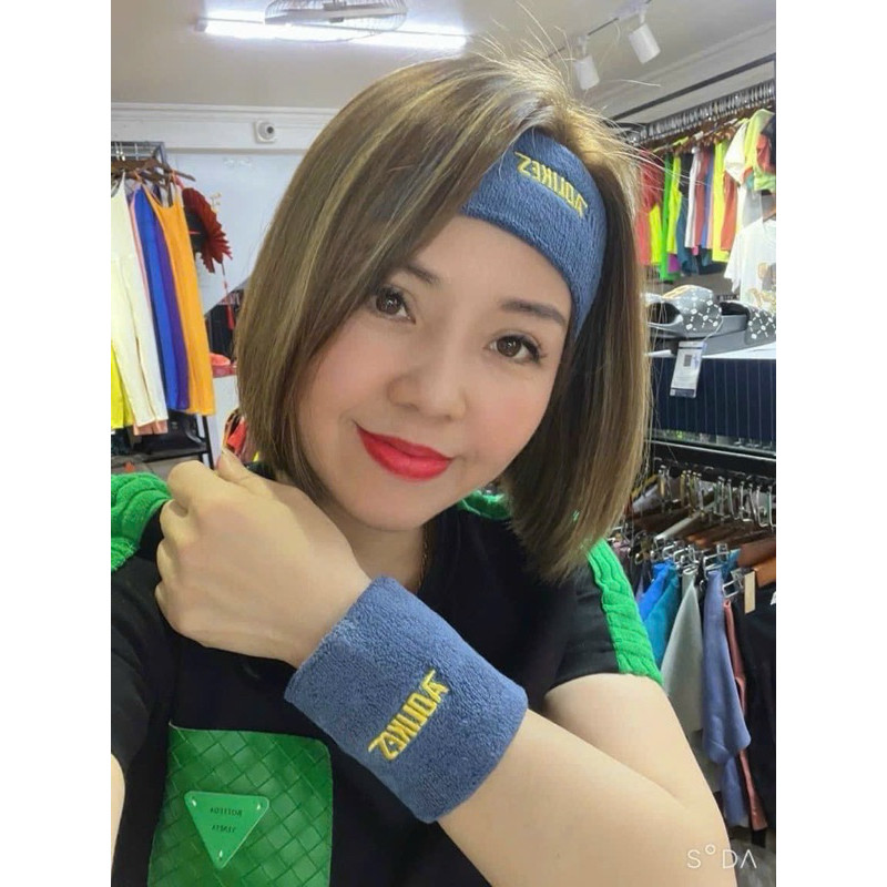Cuốn cổ tay lau mồ hôi khi tập luyện