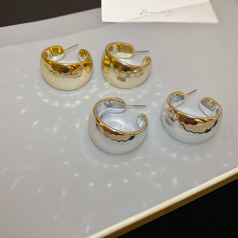 [Jewbeauty] Bông tai vòng chữ C cạnh rộng kim cương mới thiết kế đơn giản đinh tán cảm giác cao cấp bông tai nữ