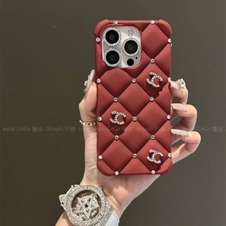 Ốp điện thoại iPhone 15 mẫu nữ iPhone16promax màu đỏ hình thoi Angola mềm mại 13/12