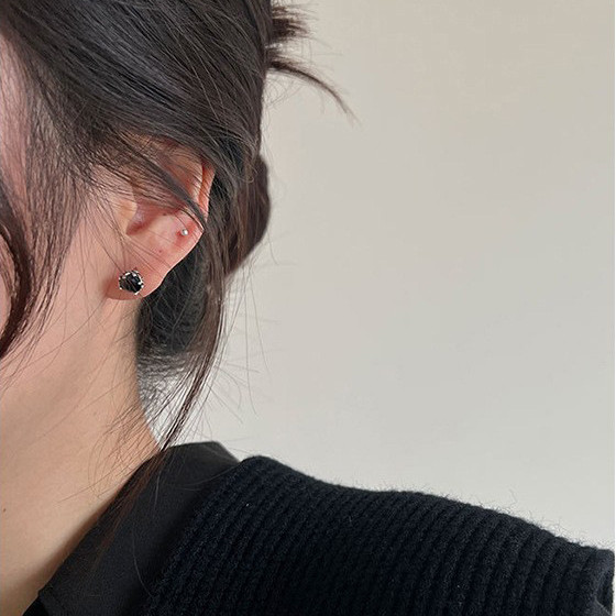 S925 Bạc Đen Zircon Bông Tai Bốn Móng Vuốt Nam Nữ Phù Hợp Với Cặp Đôi Độc Đáo