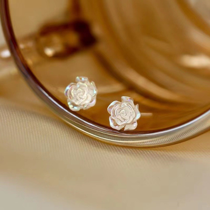 Bông Tai Camellia Trắng Phù Hợp Với Nữ Thời Trang Hoa Nhỏ