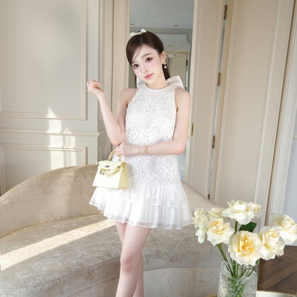 Đầm KHIẾT form suông ren hoa trắng kèm charm nơ bản to cài sau váy xinh xắn đi chơi dạo phố KD140