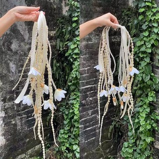 Bó hoa cầm tay cô dâu ngọc trai dáng dài cong kèm dền khô và hoa ngọc lan trắng