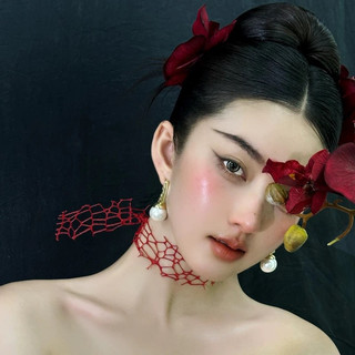 Mũ hoa, kẹp tóc, hùng vĩ của cô dâu