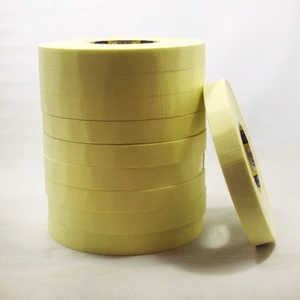 Băng keo, băng dính 2 mặt có lớp xốp trắng ở giữa.