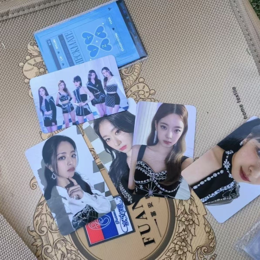 Thẻ giao dịch ITZY Checkmate World Tour Photocard