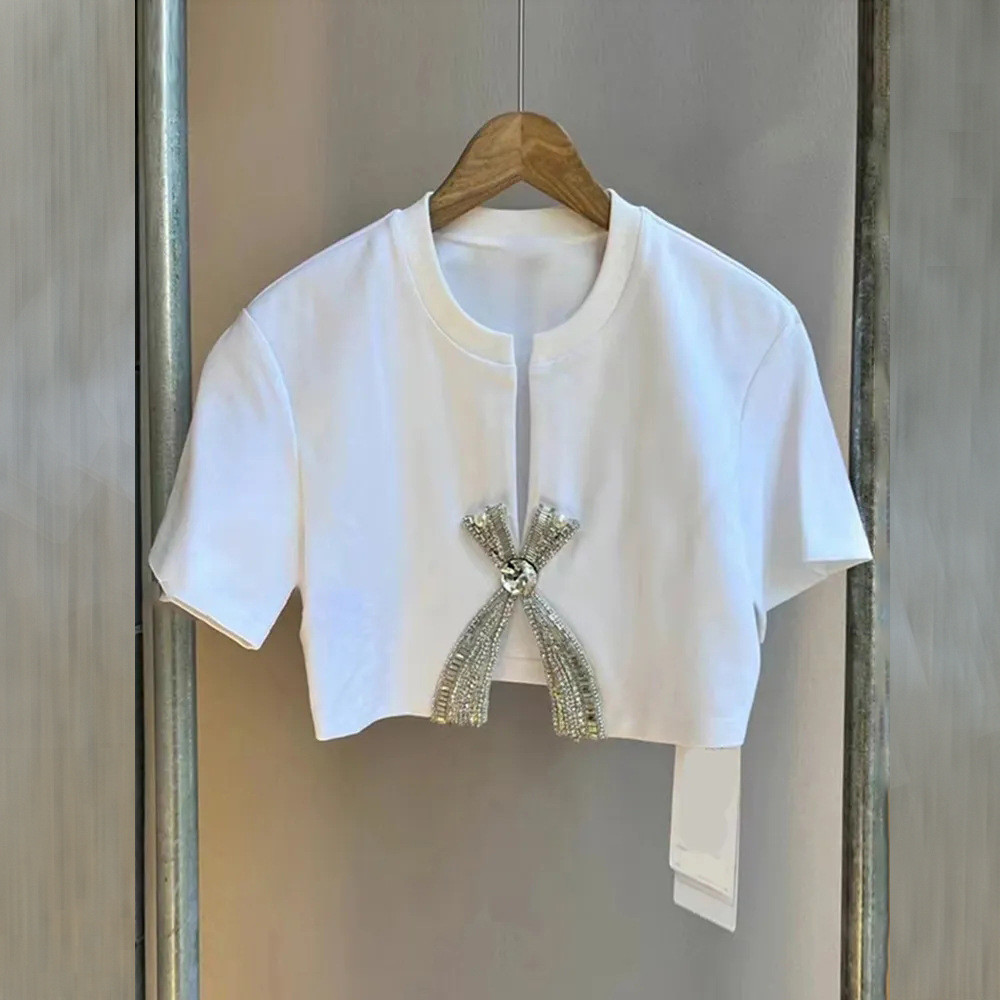 Áo thun ngắn tay nơ đính kim cương đơn giản thời trang 2025 Phong cách mới Hợp thời trang Niche Style All-Match Women 's Split Top