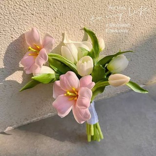 Bó hoa cưới cầm tay cô dâu từ hoa tulip nụ và nở cao su xinh xắn phong cách Hàn Quốc HQ0123