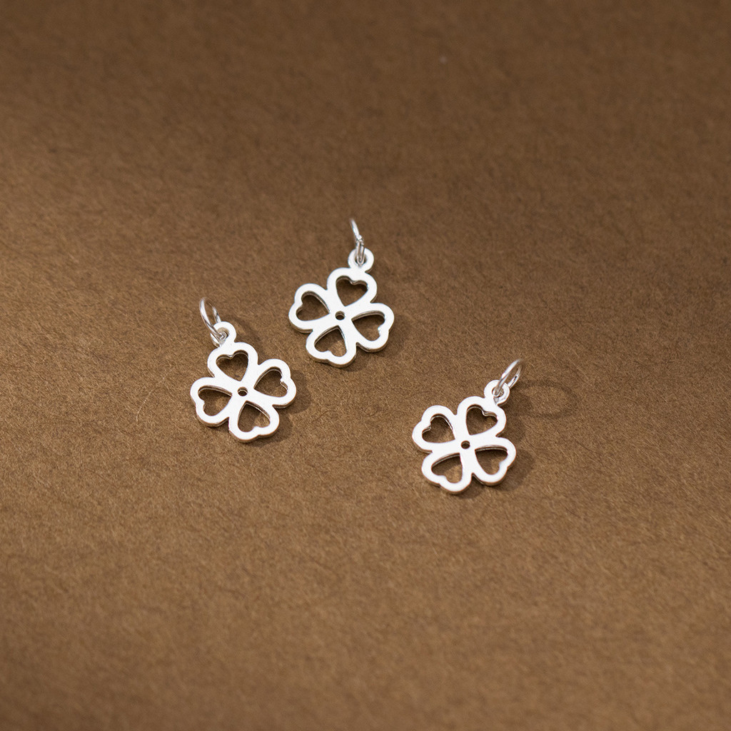 Tối Giản S925 Bạc Rỗng Bốn Lá Mặt Dây Chuyền Hoa Handmade Tự Làm Phụ Kiện Vòng Tay Dây Bện Chất Liệu Mặt Dây Chuyền