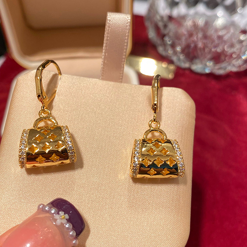 Bông tai kim loại khí chất thời trang sang trọng nhẹ nhàng đơn giản