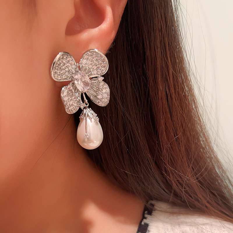 Bông tai tinh tế hình ngọc trai Zircon Bông tai tinh tế sang trọng