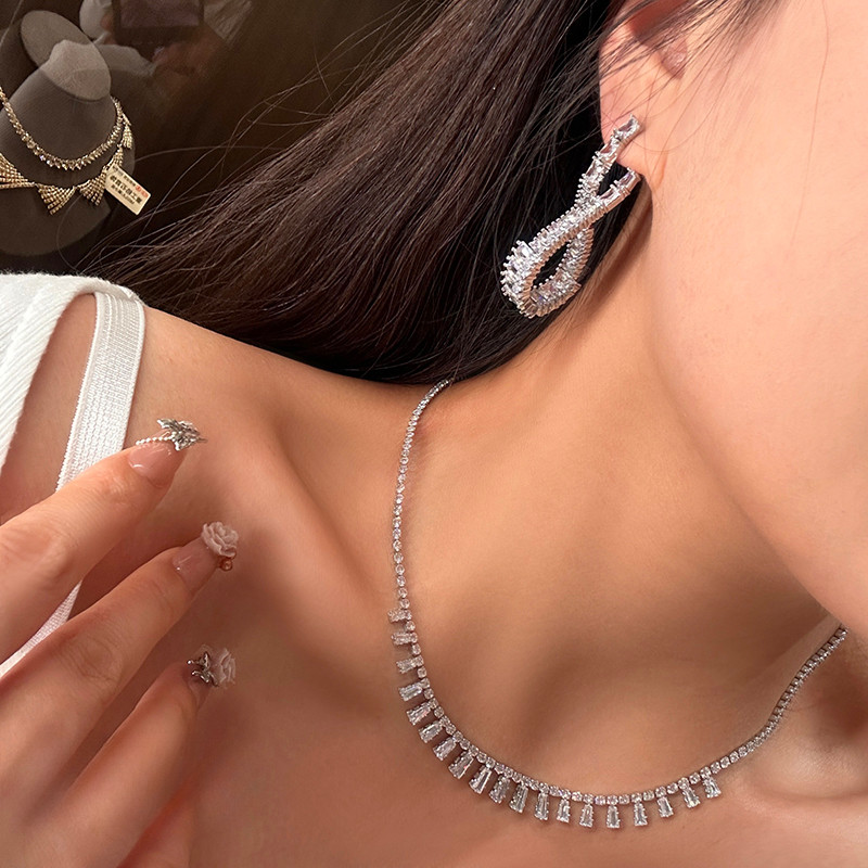 Бông tai tua rua zircon phong cách Hàn Quốc đơn giản