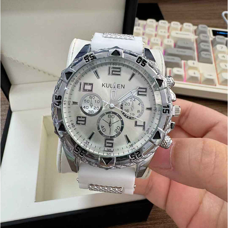 Đồng hồ nam Đồng hồ nam mát mẻ và thanh lịch Dây đeo silicon Đồng hồ thạch anh vàng 【 Quà tặng bạn trai 】